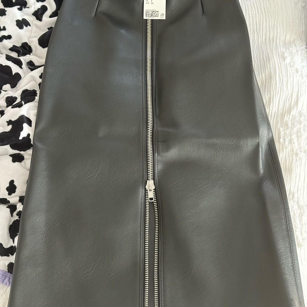 H&M Black Midi Pencil Skirt with Slit